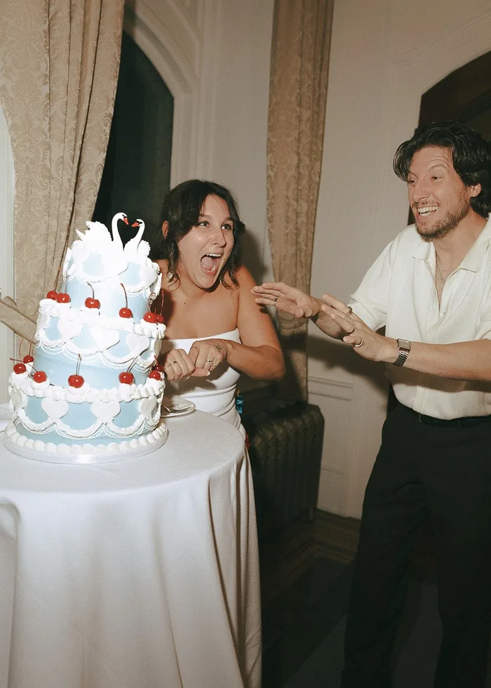 Cutting the swan cake